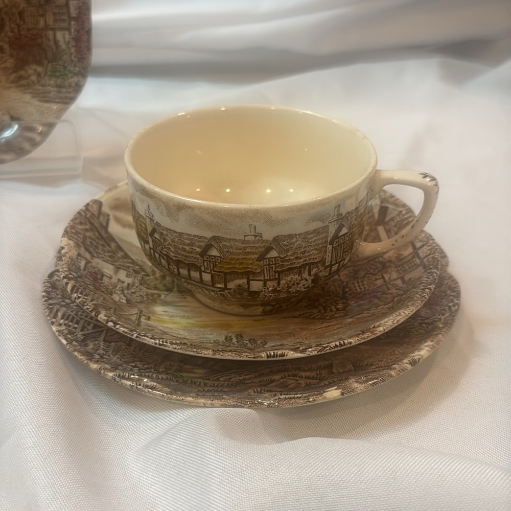 Vintage Brown and Cream Dinnerware Set - Picture 5 of 6